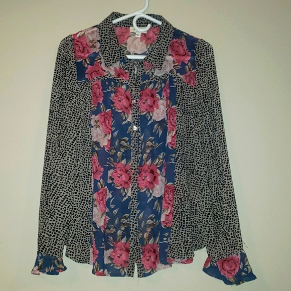 CRUSHING ON YOU BUTTON UP TOP - Picture 8 of 11